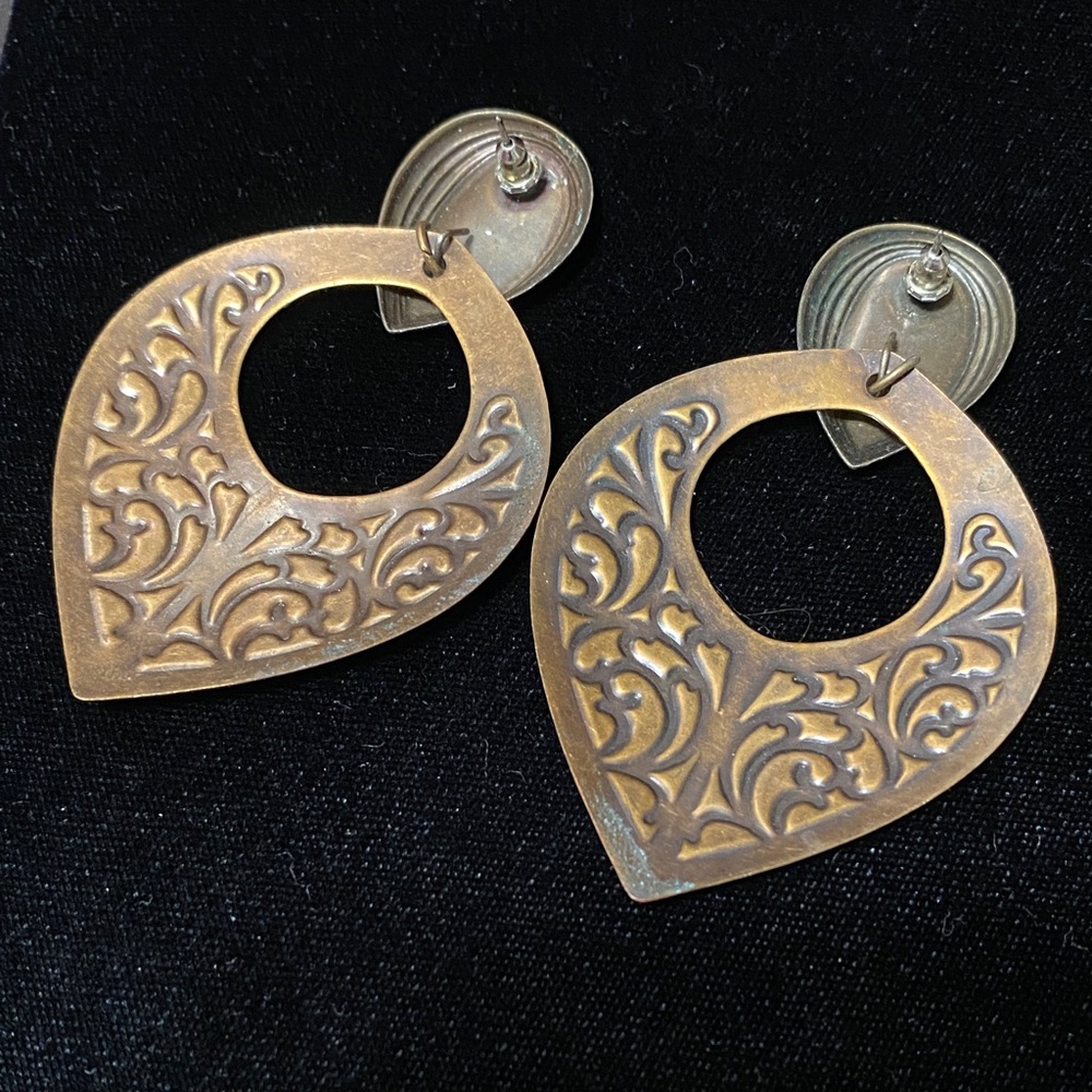 Elegant vintage pressed tin dangling Teardrop pierced Earrings - Picture 7 of 12